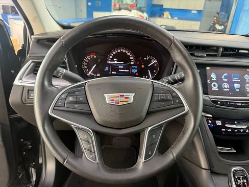 Used 2017 Cadillac XT5 Premium Luxury AWD/4WD image 23