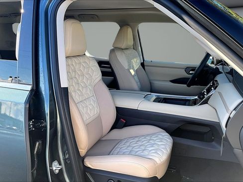 New 2026 Nissan Armada Platinum image 11