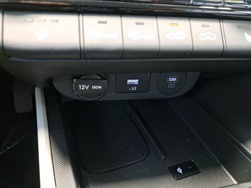 Used 2025 Hyundai Elantra Limited FWD image 14