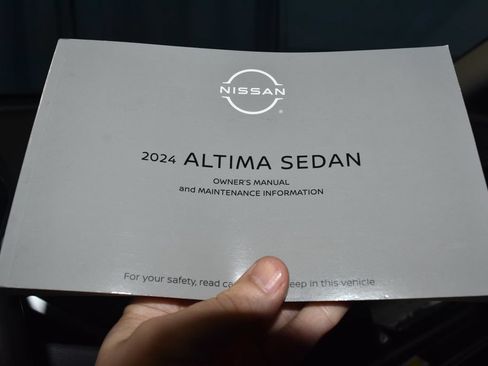 Used 2024 Nissan Altima 2.5 SR FWD image 10
