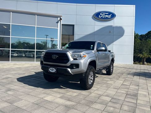 Used 2019 Toyota Tacoma SR w/ SR Convenience Package AWD/4WD image 2