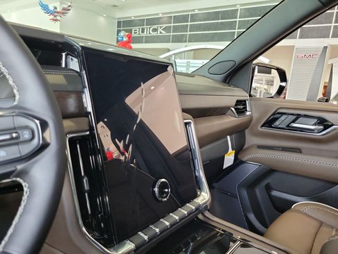 New 2026 GMC Yukon Denali Ultimate AWD/4WD image 10