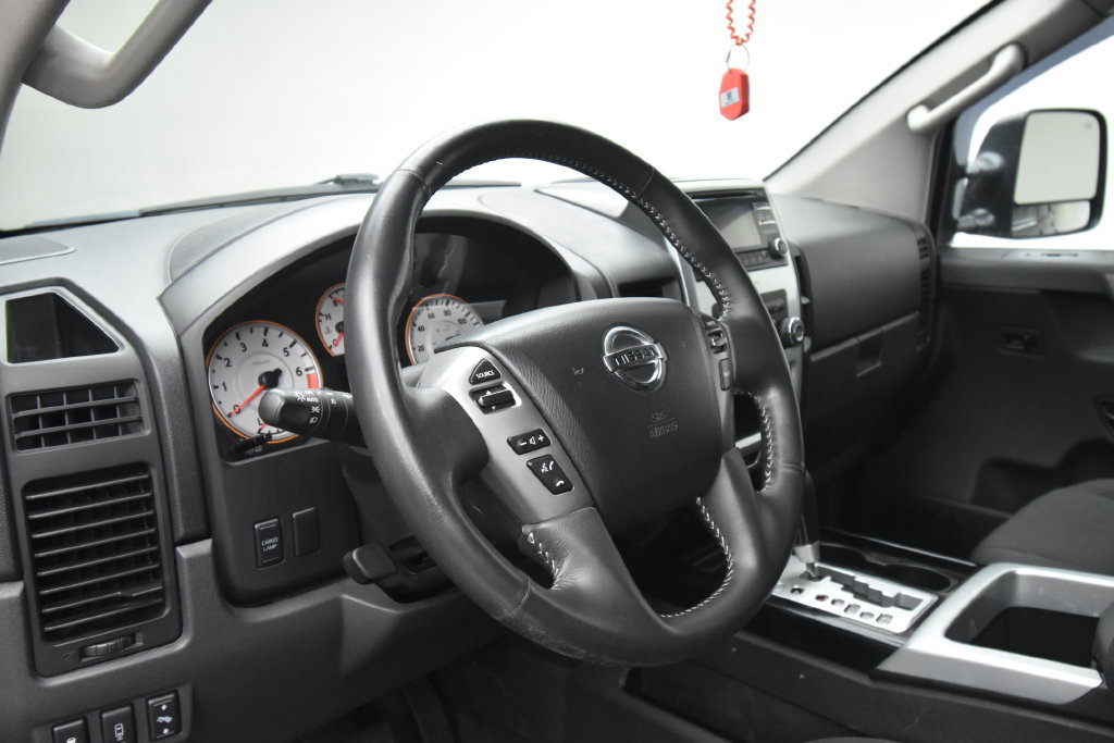 Used 2014 Nissan Titan PRO-4X AWD/4WD image 11
