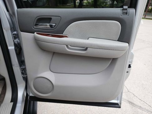 Used 2014 Chevrolet Suburban LT w/ Luxury Package RWD image 37