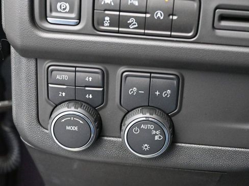 Used 2024 Chevrolet Suburban Premier AWD/4WD image 28
