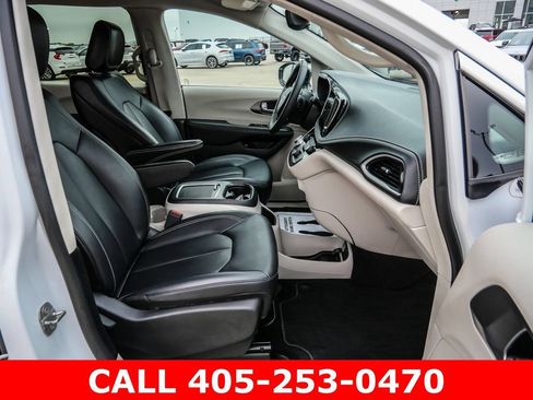 Used 2024 Chrysler Pacifica Limited FWD image 77