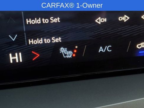 Used 2025 Chevrolet Traverse LT image 25