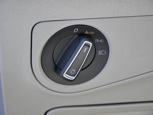 Certified 2024 Volkswagen Tiguan SE image 21