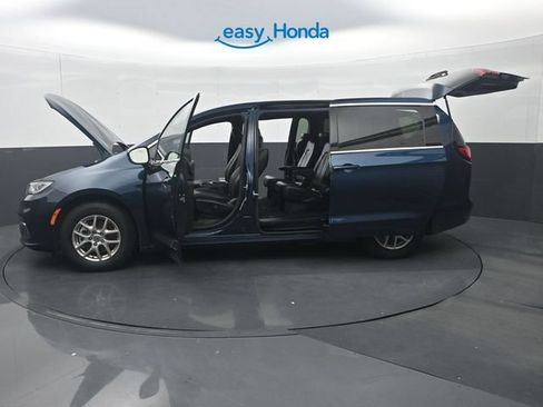 Used 2025 Chrysler Pacifica Select FWD image 38