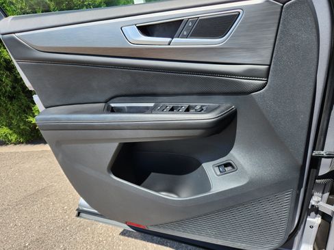 Used 2024 Volkswagen Atlas Cross Sport SE image 6