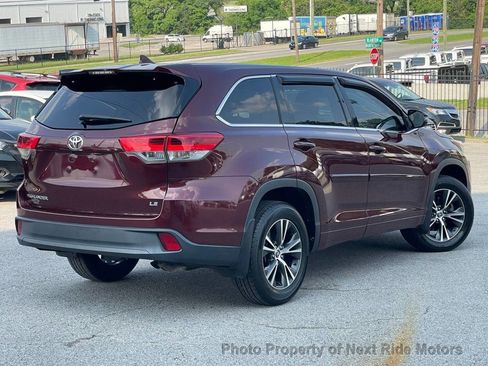 Used 2017 Toyota Highlander Plus image 2