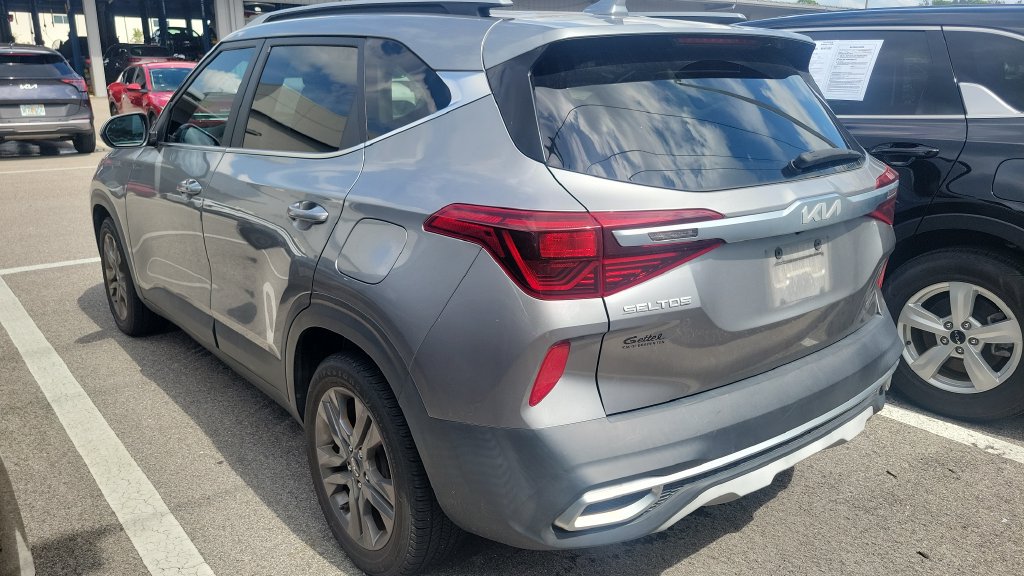 Used 2023 Kia Seltos S w/ Navigation Package FWD image 5