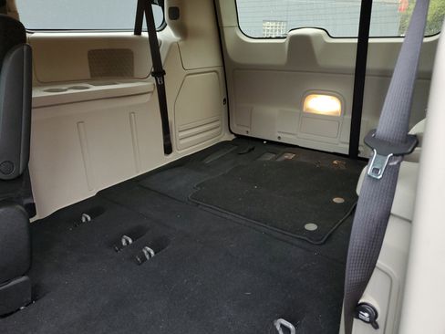 Used 2015 Dodge Grand Caravan SE w/ Quick Order Package 29E SE image 25