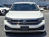 Used 2023 Volkswagen Jetta SE image 2