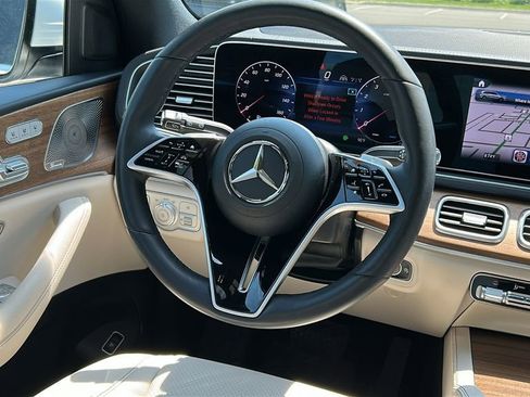 Used 2025 Mercedes-Benz GLS 450 4MATIC image 24