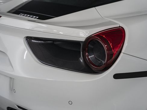 Used 2018 Ferrari 488 GTB RWD image 9