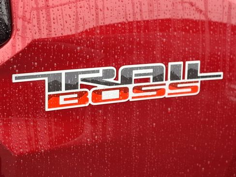 Used 2025 Chevrolet Colorado Trail Boss image 31