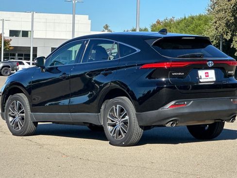 Used 2022 Toyota Venza LE image 6