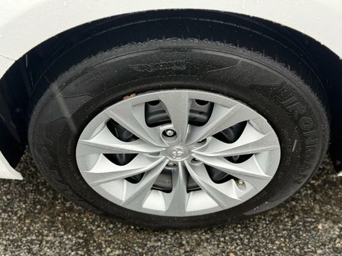 Used 2016 Toyota Camry LE FWD image 32