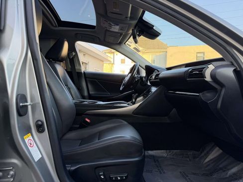 Used 2018 Lexus IS 300 AWD w/ Comfort Package image 9