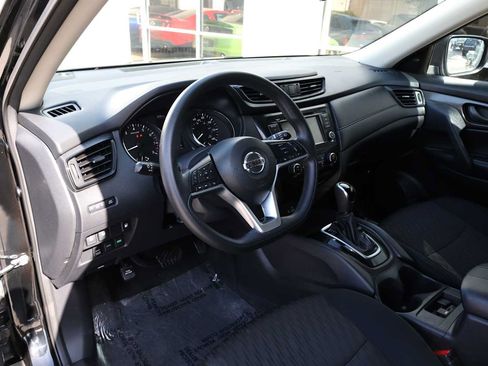 Used 2019 Nissan Rogue S AWD/4WD image 2