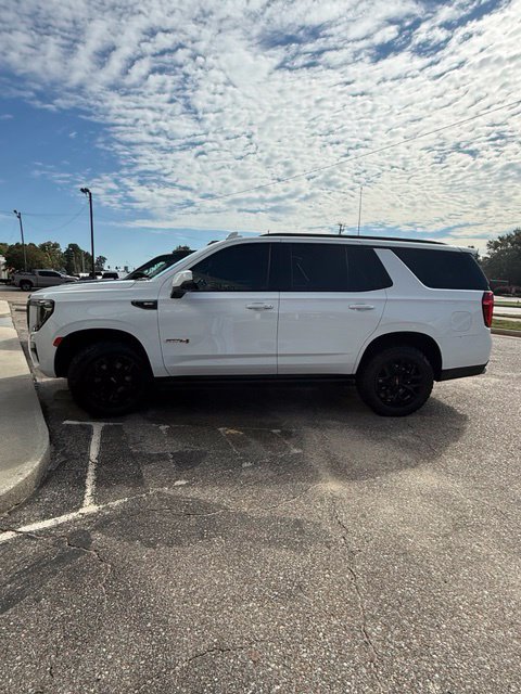 Used 2022 GMC Yukon AT4 w/ Technology Package AWD/4WD image 1