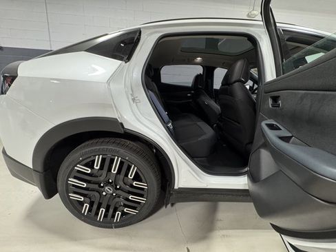 New 2026 Nissan Leaf Platinum+ w/ Cargo Package (Platinum+) FWD image 17