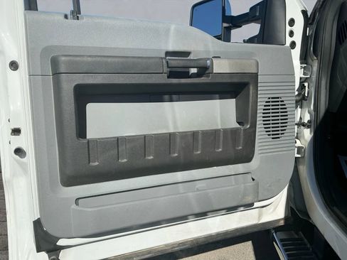 Used 2014 Ford F250 XLT w/ XLT Premium Package image 10