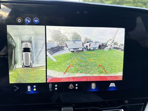 Used 2025 Chevrolet Equinox LT w/ Safety and Technology Package AWD/4WD image 18