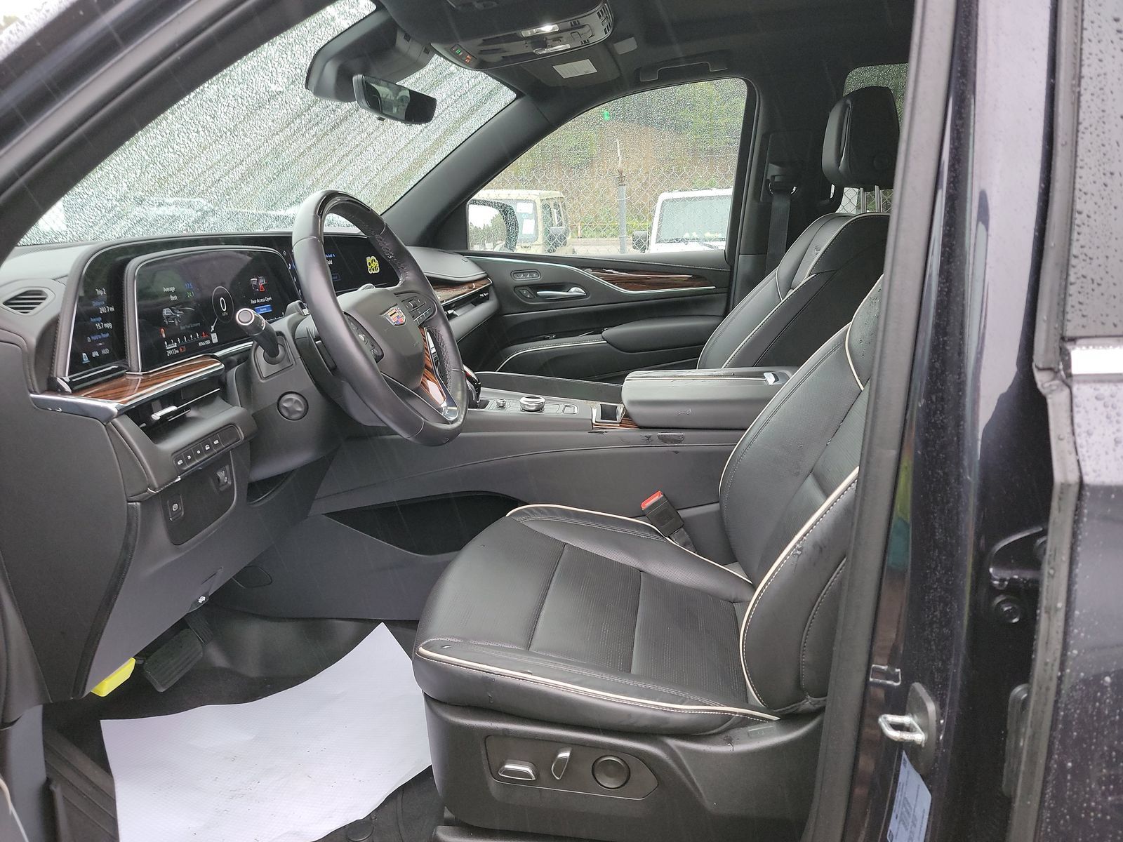 Used 2022 Cadillac Escalade Premium Luxury AWD/4WD image 7