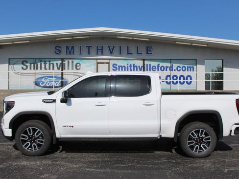 Used 2022 GMC Sierra 1500 AT4 w/ AT4 Premium Package AWD/4WD image 3