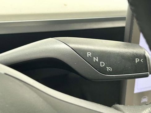 Used 2021 Tesla Model Y Long Range AWD/4WD image 19