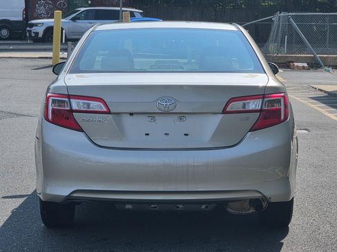 Used 2014 Toyota Camry LE FWD image 6