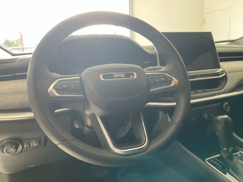 Used 2023 Jeep Compass Latitude AWD/4WD image 14