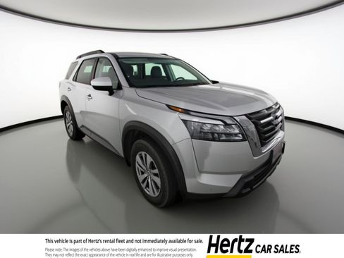 Used 2025 Nissan Pathfinder SV image 1