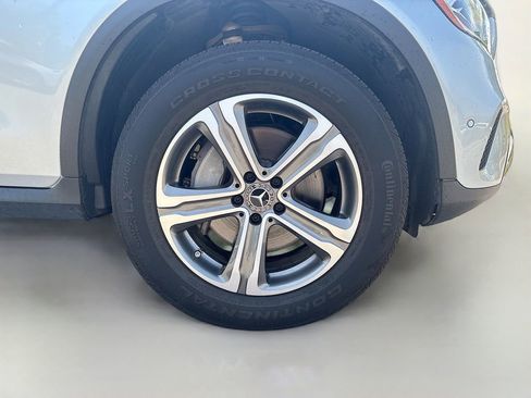 Used 2022 Mercedes-Benz GLC 300 4MATIC w/ Driver Assistance Package image 11