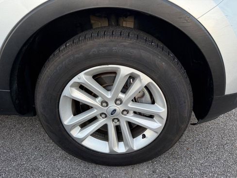 Used 2017 Ford Explorer XLT w/ Equipment Group 202A image 2