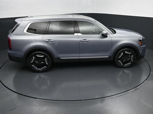 Used 2025 Kia Telluride S FWD image 33