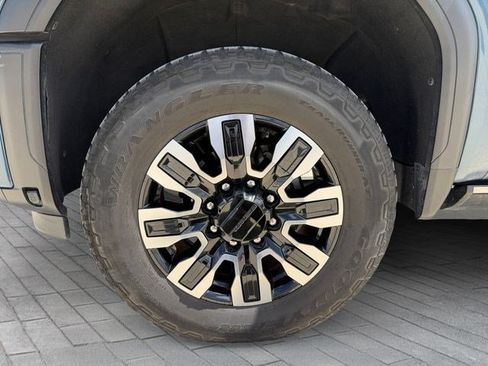 Used 2024 GMC Sierra 2500 Denali Ultimate AWD/4WD image 9