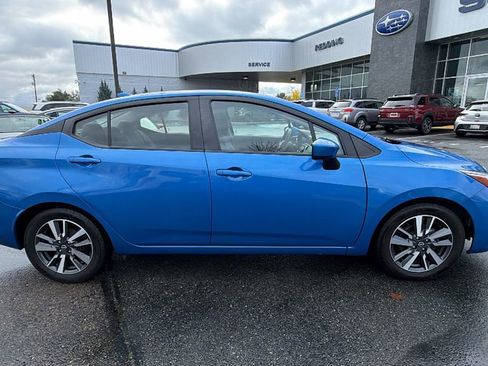 Used 2023 Nissan Versa SV image 3