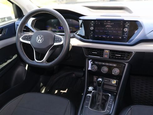 Used 2023 Volkswagen Taos SE w/ Panoramic Sunroof Package FWD image 11