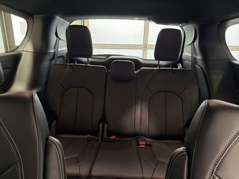 New 2026 Chrysler Pacifica Select image 15