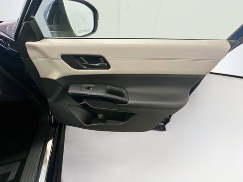 Used 2023 Nissan Pathfinder SV w/ SV Premium Package AWD/4WD image 34