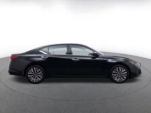 Used 2025 Nissan Altima 2.5 SV FWD image 10