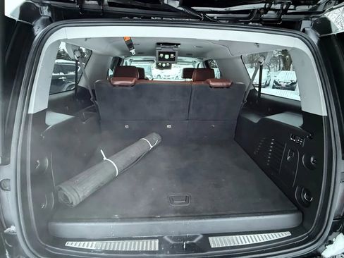 Used 2020 Chevrolet Suburban Premier w/ Premier Plus Edition image 31