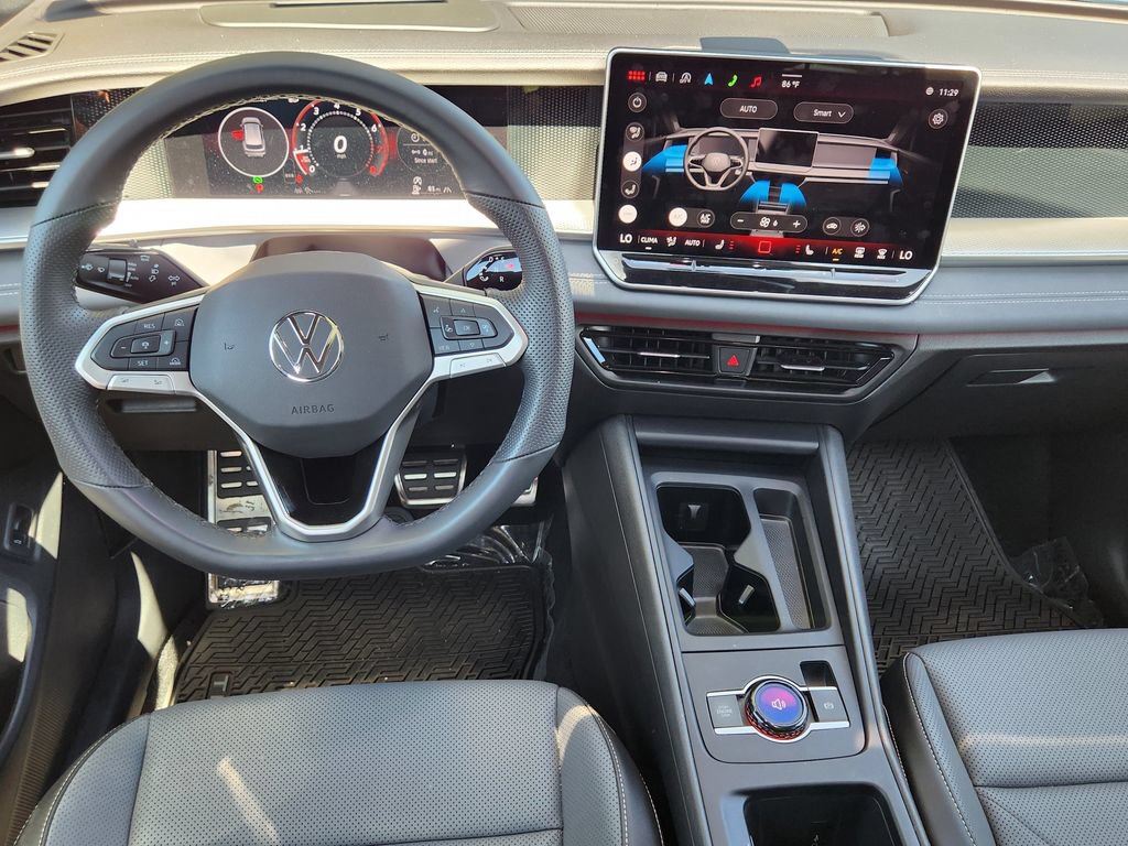 Used 2025 Volkswagen Tiguan SE R-Line AWD/4WD image 3