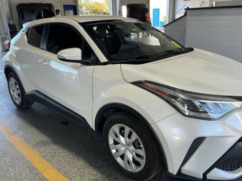 Used 2021 Toyota C-HR LE image 2