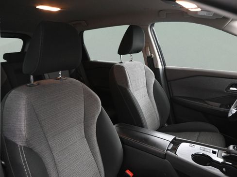 Used 2023 Nissan Rogue SV image 37