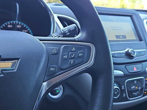 Used 2018 Chevrolet Equinox LT FWD image 40