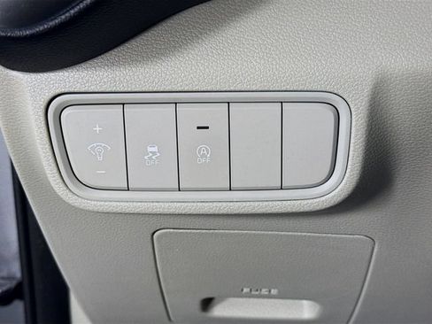 Used 2025 Kia Soul LX FWD image 10